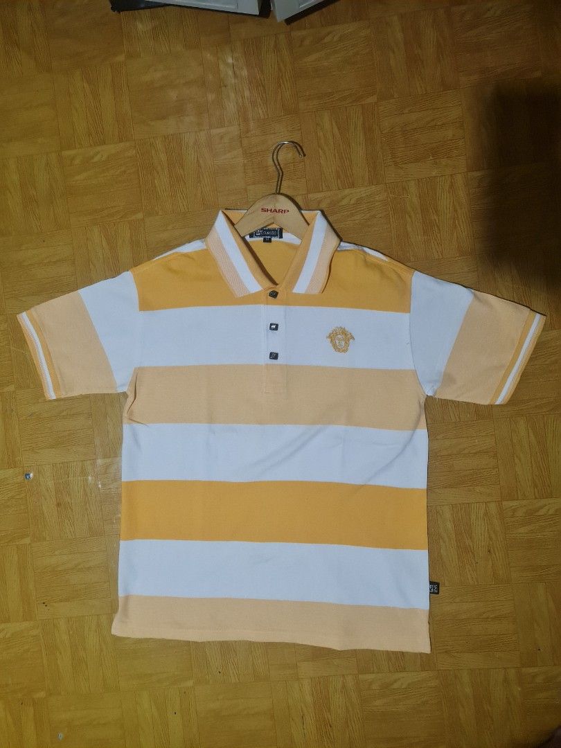 Polo versace v2 (Kategori: Atasan) berada di Jakarta Pusat. Dikirim oleh billyandr05322 (ID iklan 1348761214, Gambar 1). Deskripsi: kondisi no minus,siap pakai. bahan katun cmbat, lmbut dan tdk mdah ksut. size M P71×L108.