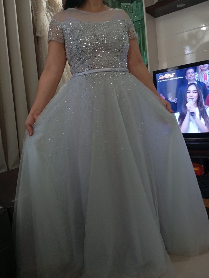 Pre loved Silver sequined long dress/gown (Category: Evening dresses & gowns) located in Quezon City. Submitted by esperanza_51 (Listing ID 1348795856, Image 1). Description: Silver long dress/gown. adjustable back. fits fr. small to large. up to 31 waist.