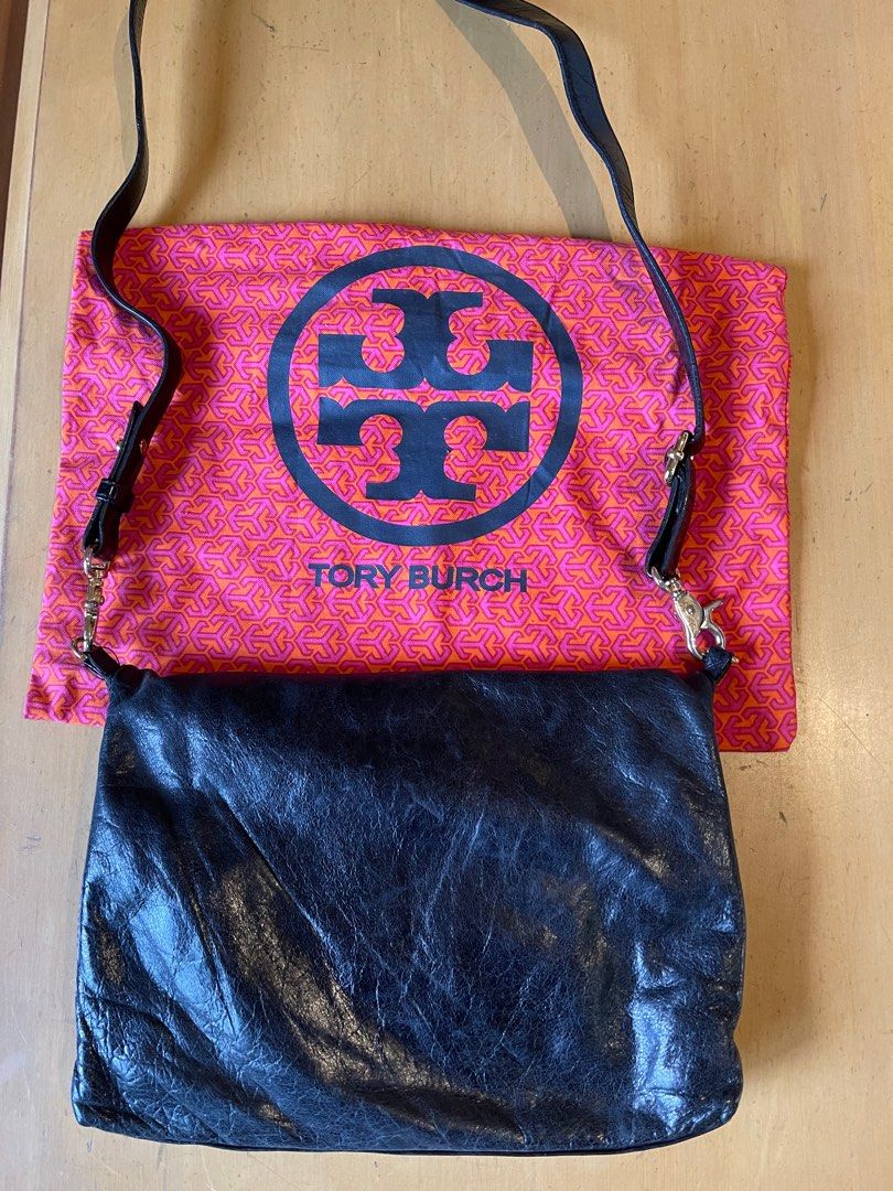 Preloved Tory Burch black sling bag (Category: Luxury Bags & Wallets) located in Manila. Submitted by stylishgal (Listing ID 1348710957, Image 3). Description: Preowned Authentic Tory Burch sling bag Color: black Leather type.