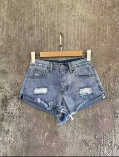 (Category: ) located in . Submitted by tooomanyclothes (Listing ID 1348700261, Image 1). Description: .