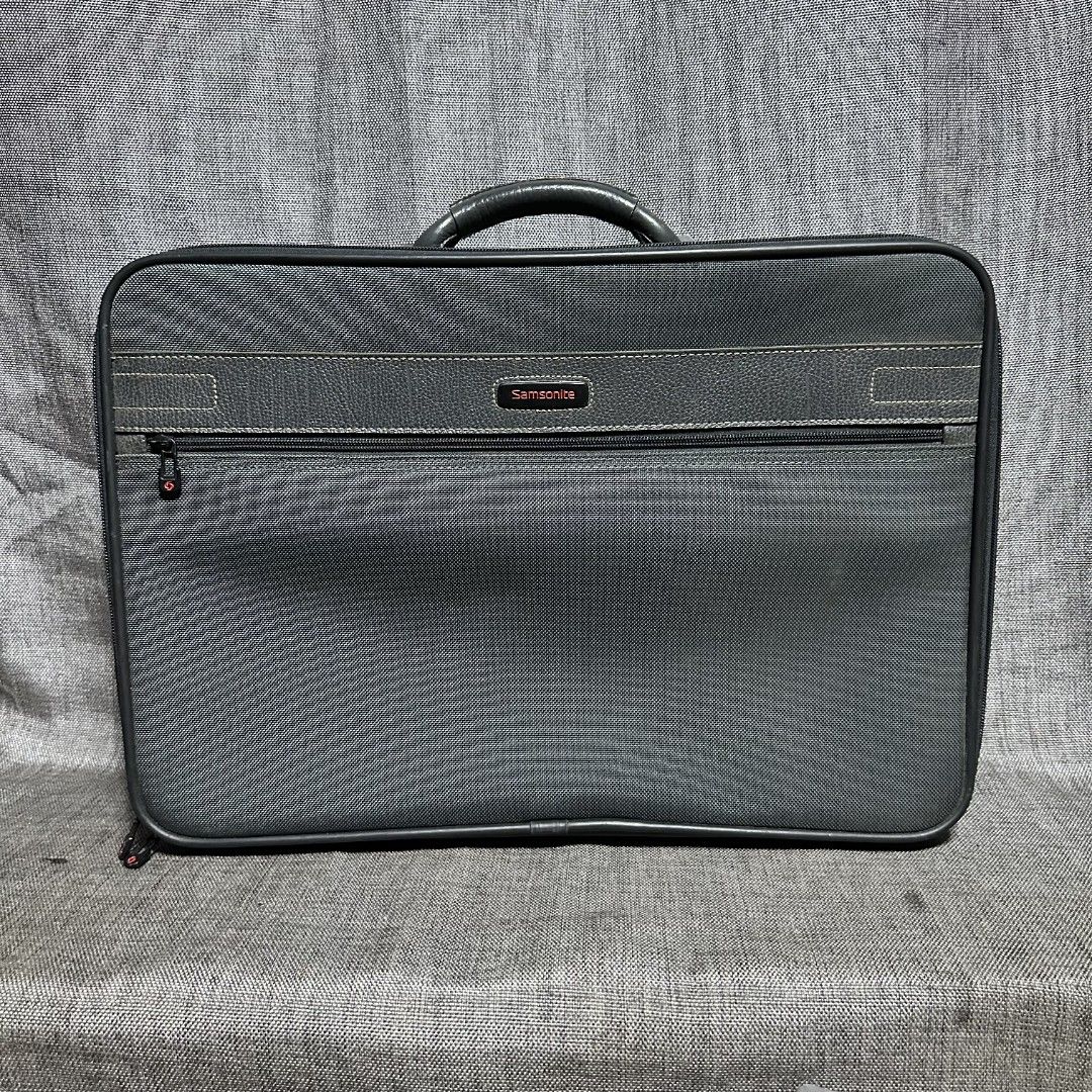 Samsonite luggage bag (Category: Luxury Bags & Wallets) located in Manila. Submitted by greyinfash06839 (Listing ID 1348786831, Image 1). Description: 🤍Price: 7,900 pesos only 🤍Item: Samsonite luggage bag 🤍Brand: Samsonite 🤍Matirial: Nylon 🤍Quality: Original 🤍color: Gray 🤍Size: XL 🤍Dimension. H: 13 L: 19 W: 6 🤍Sex: For Men 🤍Issue: Sign of use 🤍Condition Rate: 9/10 🤍Other info:.