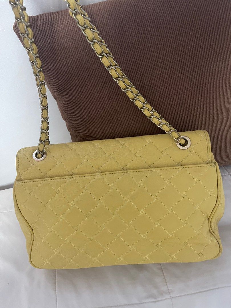 Sisley Two Way Bag (Category: Shoulder Bags) located in Lingayen. Submitted by jhaneshop (Listing ID 1348724048, Image 3). Description: Can fit a lot of things With zipper and open pocket Can be shoulder or sling bag .
