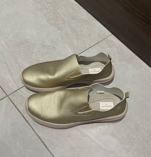 (Category: ) located in . Submitted by catherine.ling (Listing ID 1348670946, Image 1). Description: .