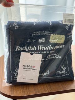 ［全新with tag] Rockfish Weatherwear 深藍色頸巾64197534987393110