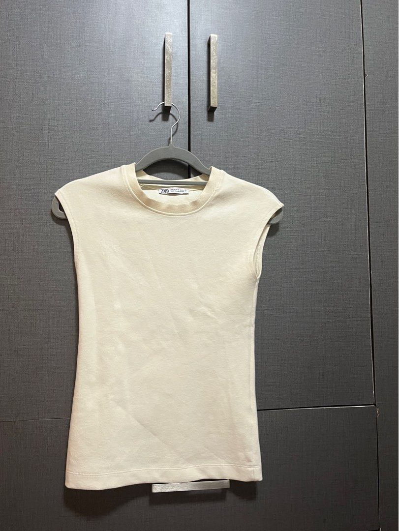 zara basic top (Category: Sleeveless) located in Makati City. Submitted by _makeroom (Listing ID 1348630982, Image 1). Description: washed and stored too tight on me no tags.