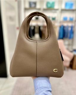 • SALE - COACH LANA 23 SHOULDER BAG•