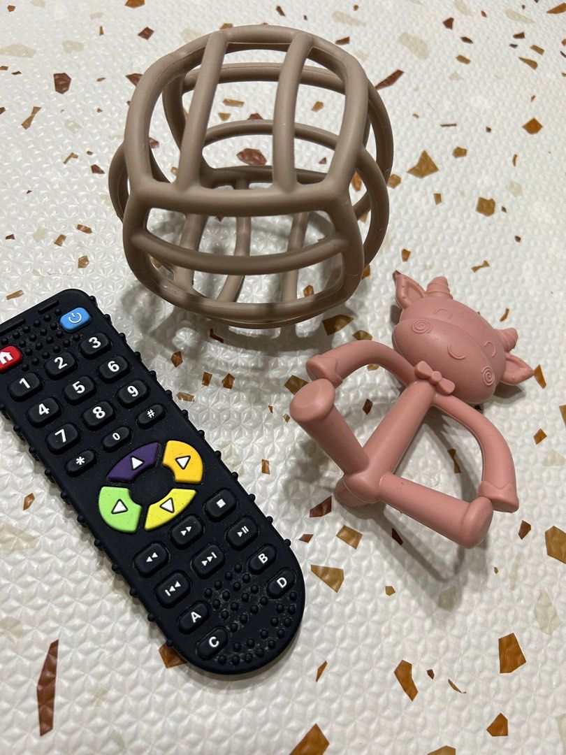 Baby teethers (Category: Soothers & Pacifiers) located in Angono. Submitted by freyaandfranco (Listing ID 1348903280, Image 2). Description: Hoshi baby teether Hindi po ito nagamit nakagat ni baby ayaw nya 😅.