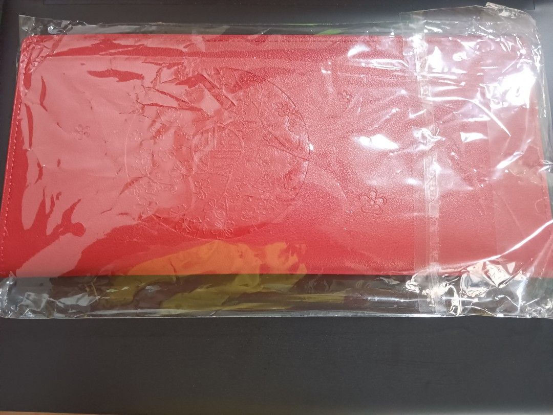 Classy Pouch (Category: Belt bags, Clutches and Pouches) located in Singapore. Submitted by gatralife (Listing ID 1348818552, Image 1). Description: Spacious enough for at least 20 red packets.