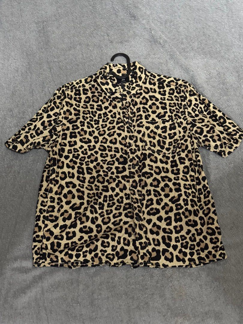 H&M LEOPARD PRINT REGULAR FIT POLO (SMALL) (Category: Tshirts & Polo Shirts ) located in Binan City. Submitted by carleeemaybe (Listing ID 1348954601, Image 2). Description: MODE OF PAYMENT: GCash / Bank Transfer (BPI, Unionbank, Eastwest) SHIPPING FEE WILL BE SHOULDERED BY BUYER DELIVERY MODES: LBC / J&T Express / Lalamove.