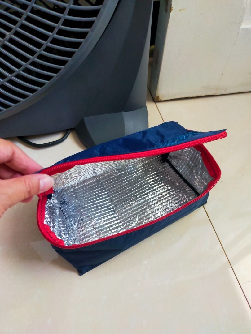 Insulated Lunch Bag (Category: Everything Else Others) located in Muntinlupa City. Submitted by headstrong73 (Listing ID 1348974659, Image 2). Description: Brand New Insulated Lunch Bag for Sale Never used, no tags. Perfect for keeping your food fresh and cool! Compact, durable, and easy to carry. Great for work, school, or on-the-go. - Insulated to keep food at the right temperature - Lightweight & easy to clean - Compact size RFS: decluttering.
