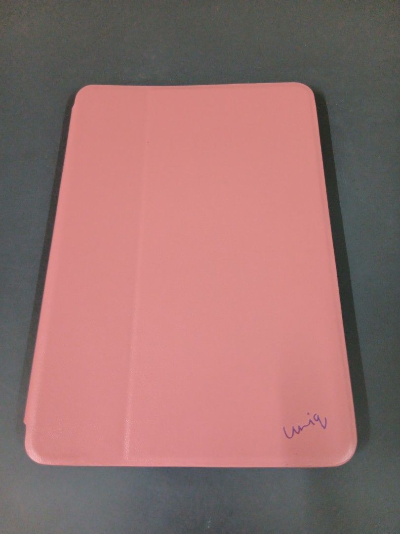 iPad Mini Case (Category: Cases & Covers) located in Kuala Lumpur. Submitted by ronanleong (Listing ID 1348867415, Image 1). Description: It's brand new but kept for too long, the rubber case is a bit sticky (plasticization)..
