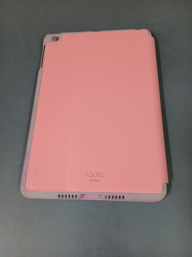 iPad Mini Case (Category: Cases & Covers) located in Kuala Lumpur. Submitted by ronanleong (Listing ID 1348867415, Image 3). Description: It's brand new but kept for too long, the rubber case is a bit sticky (plasticization)..
