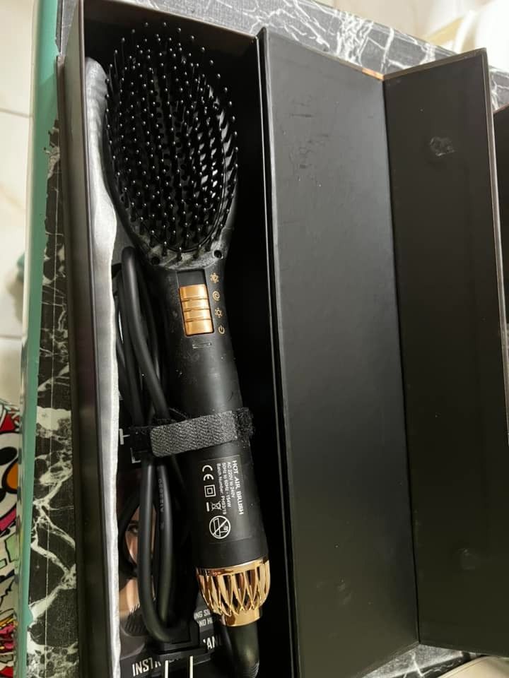 JML Hot Air Brush Straightener (Category: Hair) located in Manila. Submitted by jovalbarez (Listing ID 1348962857, Image 1). Description: Combined brush and hair dryer. RFS: I use my hair blower more frequently than this. .
