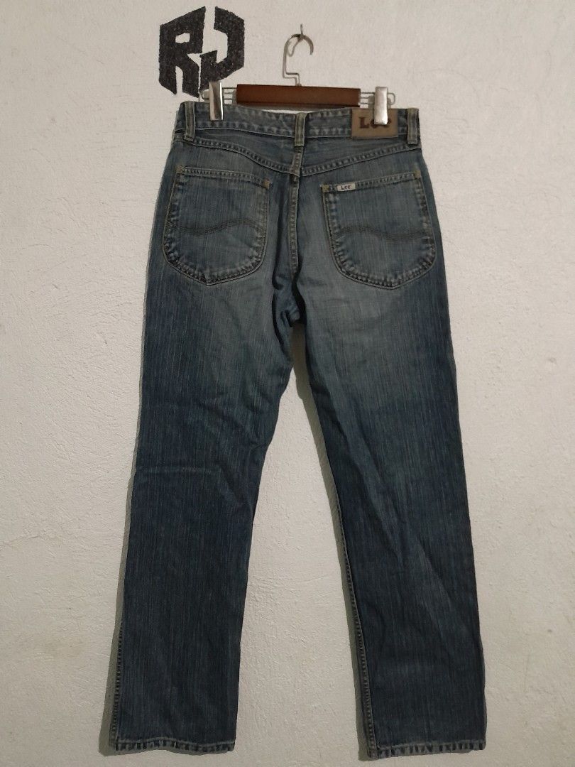 LEE REVERSABLE JEANS [30/32BY41]🔥 (Category: Jeans) located in Manila. Submitted by kuyanyo (Listing ID 1348991868, Image 2). Description: DM IF INTIRESTED GOODCONDITION NEEDWASH.