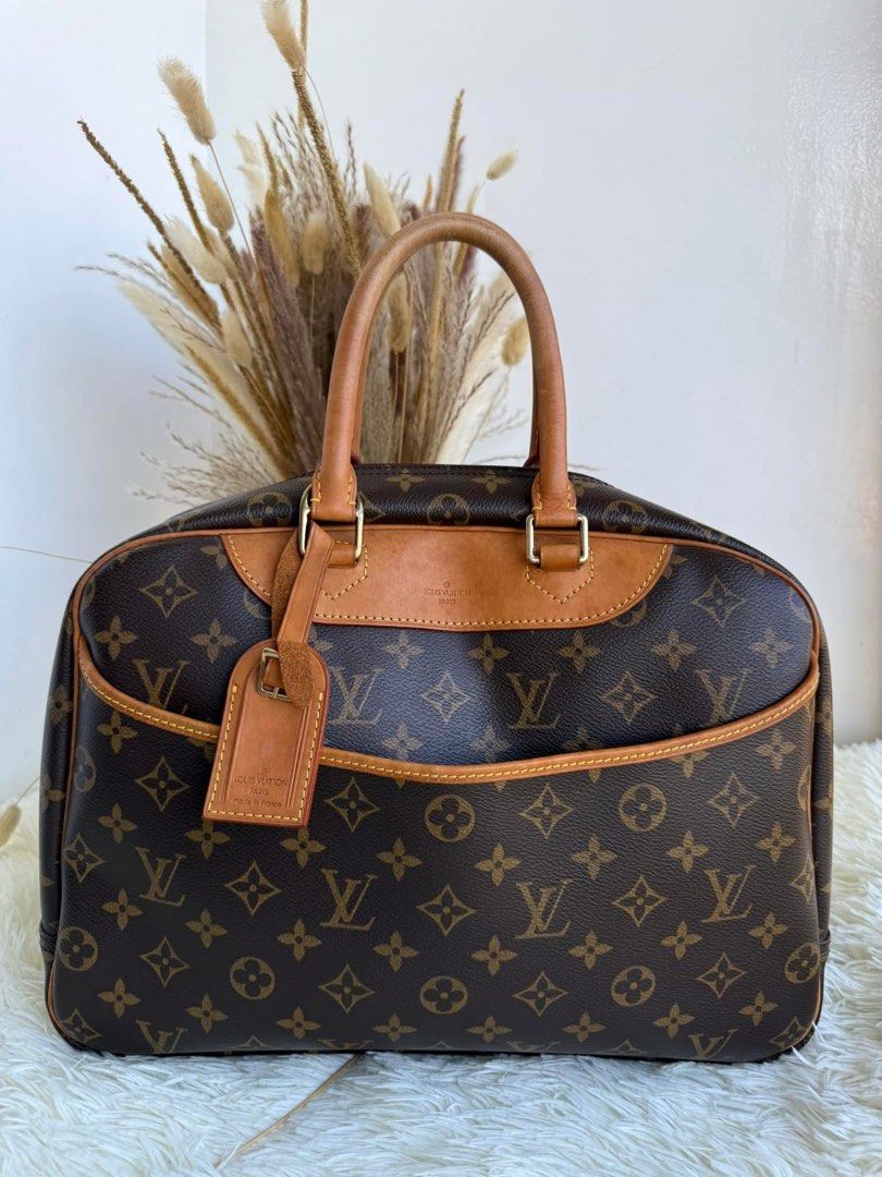 Lv deauville (Category: Luxury Bags & Wallets) located in Santa Ana. Submitted by astonandariana (Listing ID 1348944111, Image 1). Description: .