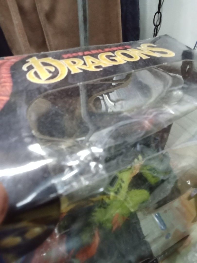 Mcfarlane Dragons (Category: Figurines & Statues) located in Marikina City. Submitted by truecat_6654e7 (Listing ID 1348918856, Image 3). Description: Sybaris Berserker Clan may dent sa packaging.
