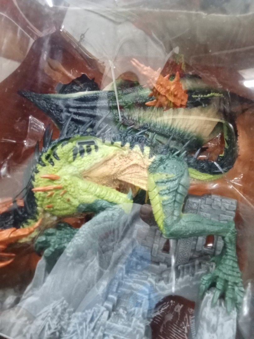 Mcfarlane Dragons (Category: Figurines & Statues) located in Marikina City. Submitted by truecat_6654e7 (Listing ID 1348918856, Image 2). Description: Sybaris Berserker Clan may dent sa packaging.
