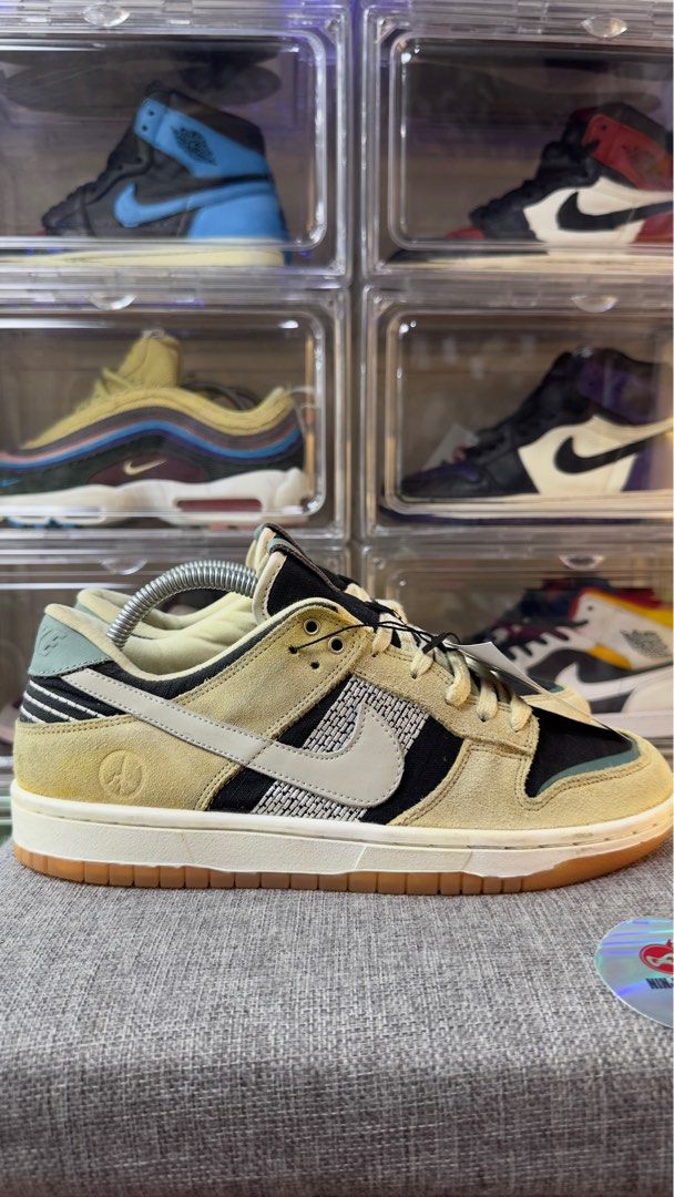 NIKE DUNK LOW ROOTED IN PEACE, Fesyen Pria, Sepatu Sneakers di