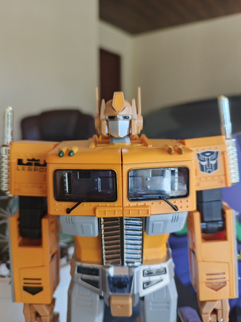 Transformers Optimus MP-10ASL (Category: Figurines & Statues) located in Manila. Submitted by blindboxcollectibles (Listing ID 1348914697, Image 2). Description: Transformers Optimus MP-10ASL Transformers Masterpiece Convoy (Atmos Safari Lebron Ver.) masterpiece collaboration Lebron James No box Complete Accessories in prestine condition mop: gcash shipping: lalamove location: cainta thanks 🤗.