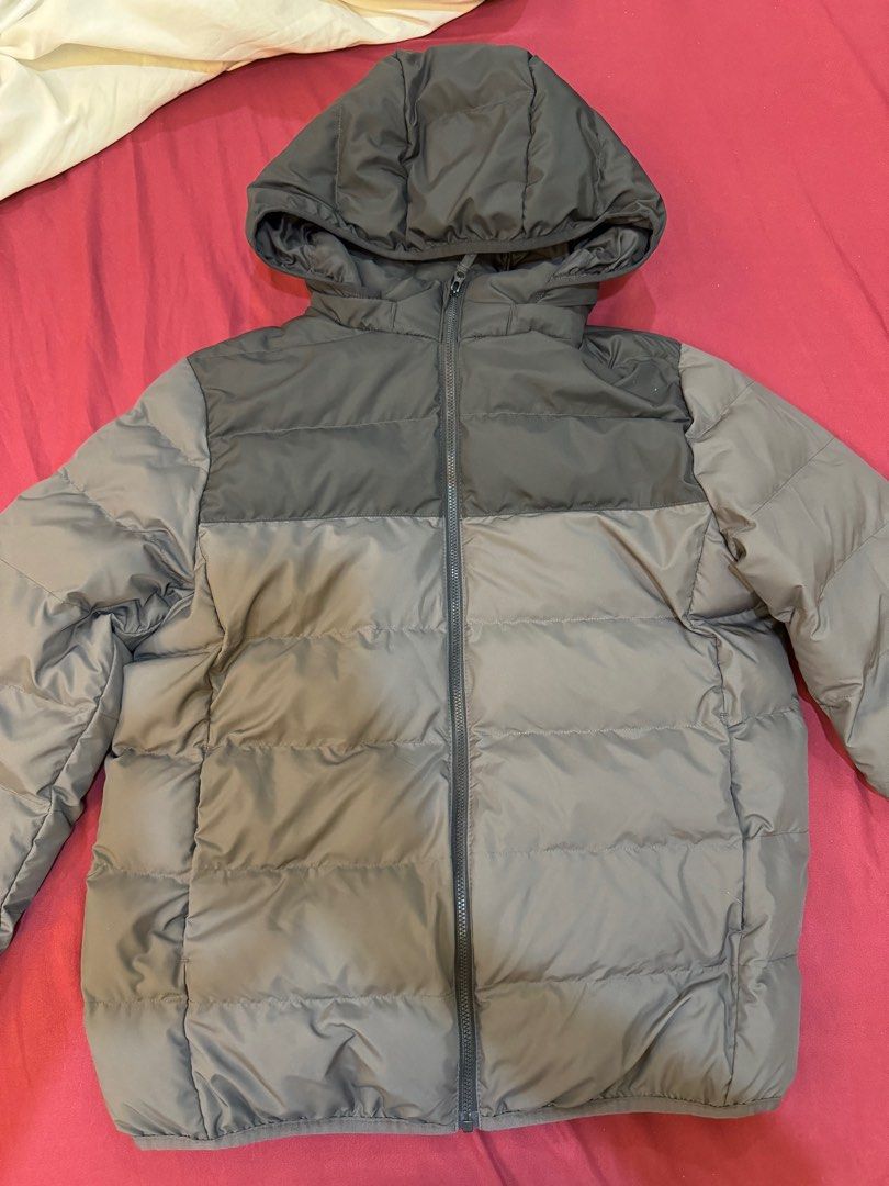 Uniqlo Puffer Jacket (Category: Coats, Jackets and Outerwear) located in Candelaria. Submitted by lainey_ (Listing ID 1348970044, Image 1). Description: Uniqlo Puffer for Kids but fits Adults up to Semi Medium frame! ₱900 only Hood is detachable .