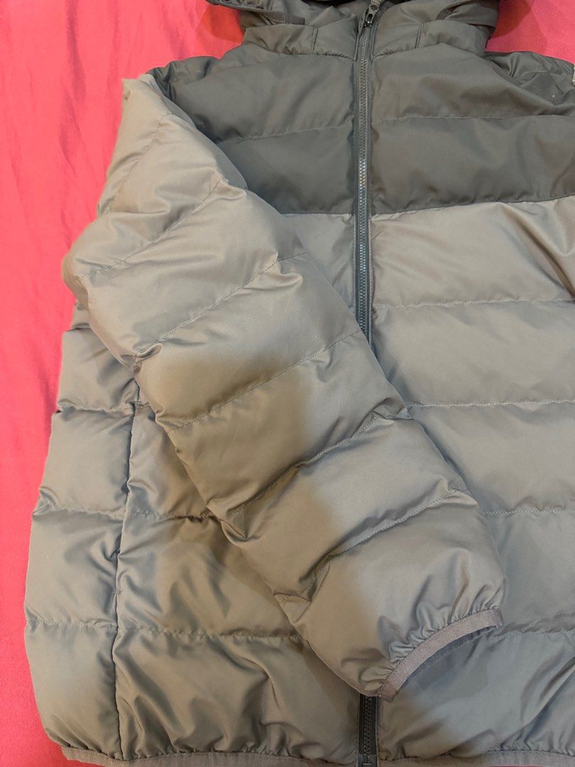 Uniqlo Puffer Jacket (Category: Coats, Jackets and Outerwear) located in Candelaria. Submitted by lainey_ (Listing ID 1348970044, Image 2). Description: Uniqlo Puffer for Kids but fits Adults up to Semi Medium frame! ₱900 only Hood is detachable .