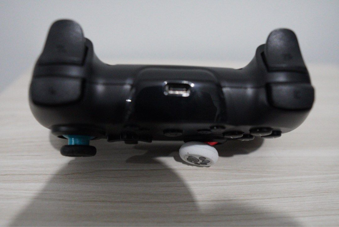 Wireless controller (Category: Controllers) located in Singapore. Submitted by longgan_spin (Listing ID 1348858856, Image 2). Description: .