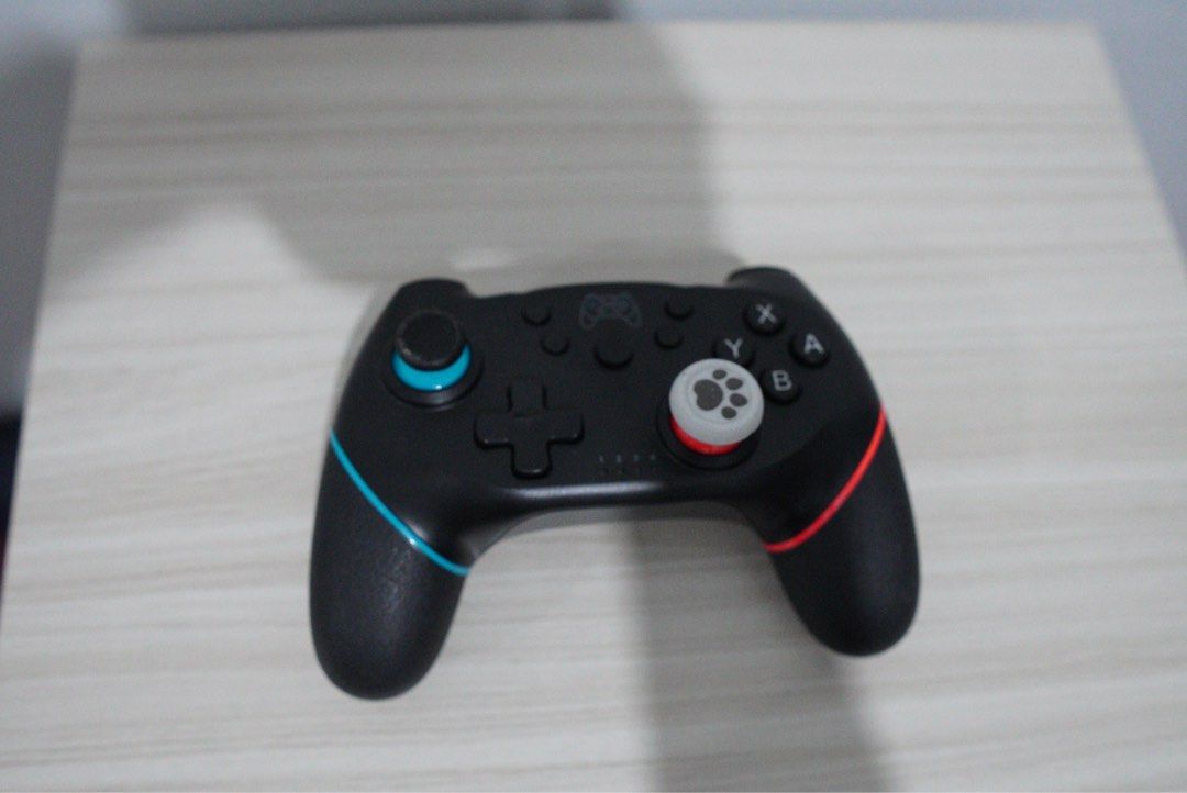 Wireless controller (Category: Controllers) located in Singapore. Submitted by longgan_spin (Listing ID 1348858856, Image 1). Description: .