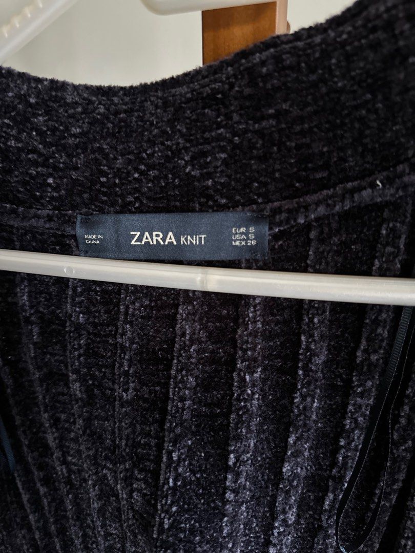 Zara Knit Cardigan (Category: Coats, Jackets and Outerwear) located in Marikina City. Submitted by samndbx (Listing ID 1348870590, Image 2). Description: Above the knee length Color: deep / dark violet (almost black) Knit - chunky, very warm and cozy Size small but can fit medium.