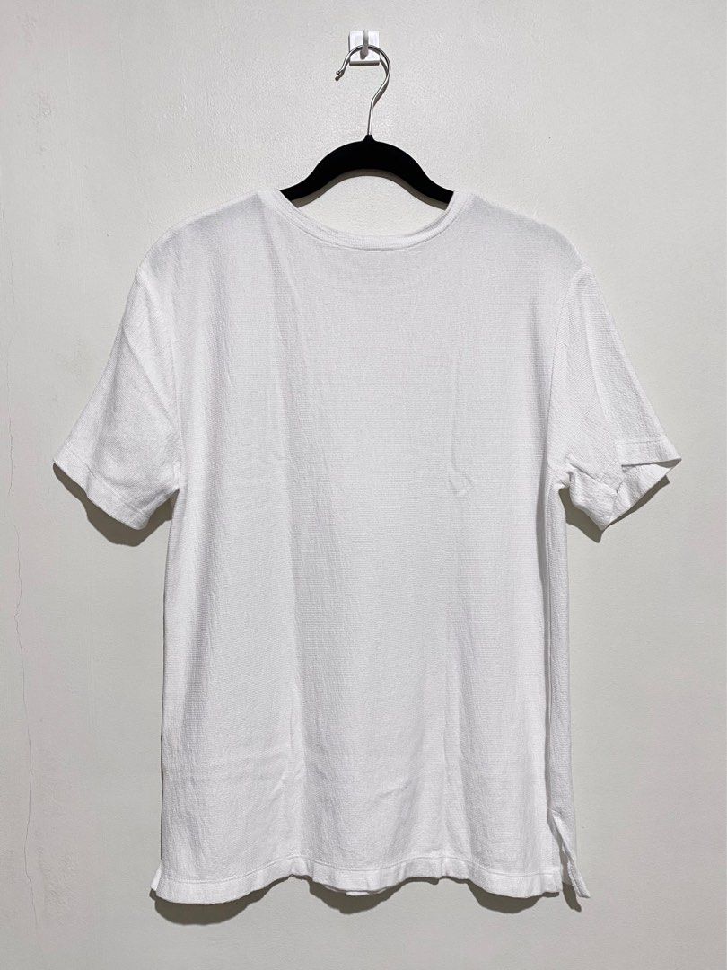 Zara Trafaluc Basic Textured Cotton Cool White Tee Shirt Top (Category: Shirts) located in Manila. Submitted by simoonie (Listing ID 1348872956, Image 3). Description: In general very good condition! 👍 Store bought. Zara Trafaluc: basic minimalist white tee / t-shirt, textured cotton, side slits. ✨ — Measurements Approx (lay flat) — - Size on tag: US Small - Chest (armpit to armpit): 19 inches - Length: 26.5 inches RFS: 2025 Home & Lifestyle Ref
