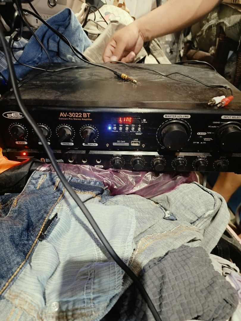 Amplifier (Category: Soundbars, Speakers & Amplifiers) located in Manila. Submitted by aringother24058 (Listing ID 1349022966, Image 3). Description: db audio 1200W×2 2000 pesos panget lang box.