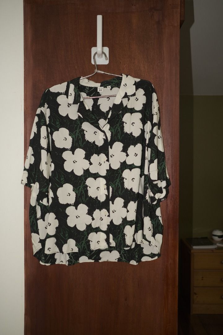 Andy Warhol Flowers Collection Camp Collar Shirt (Category: Tshirts & Polo Shirts ) located in San Fernando. Submitted by jo3k4y (Listing ID 1349085090, Image 1). Description: Size XL Women's Dimes, Men can wear this too, my pronouns are he/him Not Thrifted - Personal Piece, Used a few times only. Dimes (Inches): Width: 24 Length: 25.5 Shipping Fee is 100 within luzon, Outside Luzon 150 Meetups can be done in San Fernando, Pampanga :).
