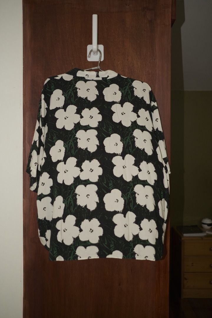 Andy Warhol Flowers Collection Camp Collar Shirt (Category: Tshirts & Polo Shirts ) located in San Fernando. Submitted by jo3k4y (Listing ID 1349085090, Image 2). Description: Size XL Women's Dimes, Men can wear this too, my pronouns are he/him Not Thrifted - Personal Piece, Used a few times only. Dimes (Inches): Width: 24 Length: 25.5 Shipping Fee is 100 within luzon, Outside Luzon 150 Meetups can be done in San Fernando, Pampanga :).