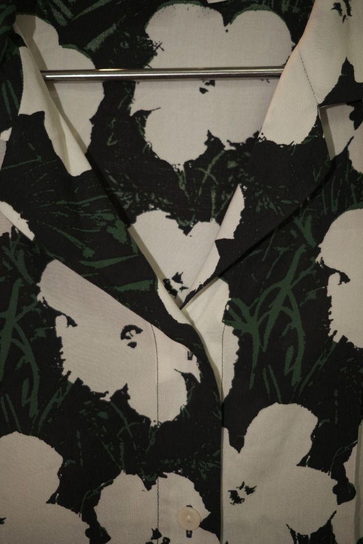 Andy Warhol Flowers Collection Camp Collar Shirt (Category: Tshirts & Polo Shirts ) located in San Fernando. Submitted by jo3k4y (Listing ID 1349085090, Image 3). Description: Size XL Women's Dimes, Men can wear this too, my pronouns are he/him Not Thrifted - Personal Piece, Used a few times only. Dimes (Inches): Width: 24 Length: 25.5 Shipping Fee is 100 within luzon, Outside Luzon 150 Meetups can be done in San Fernando, Pampanga :).