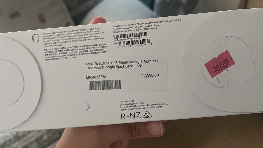 Apple Watch SE GPS 40mm (Category: Wearables & Smart Watches) located in Pasig City. Submitted by hazelcampomanes (Listing ID 1349147495, Image 1). Description: Purchased last quarter of 2024 RFS will buy garmin watch instead.