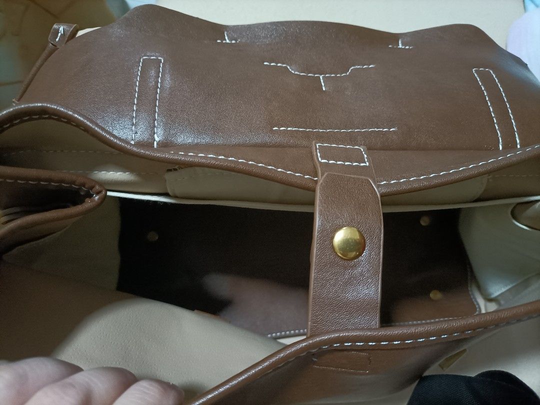 Bag (Category: Backpacks) located in Singapore. Submitted by crollll (Listing ID 1349150310, Image 3). Description: selling at $35 brand new was a birthday gift 🎁 the bag is a size of laptop is a backpack 🎒 no brand.