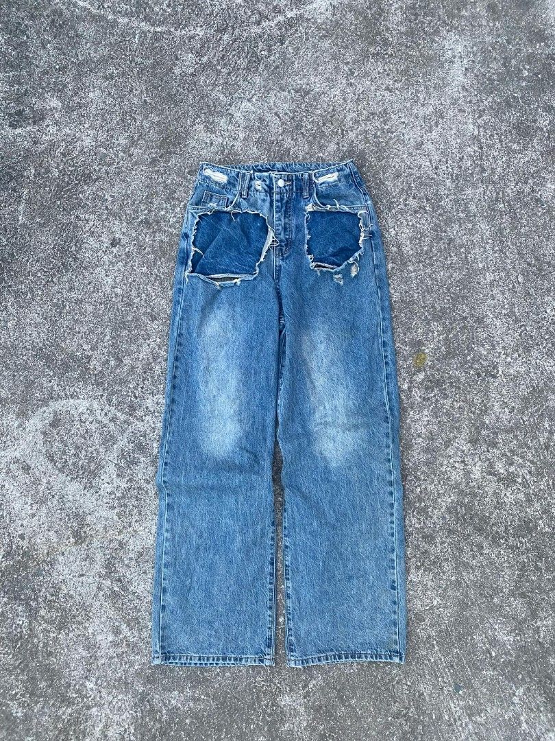 BAGGY WASHED JEANS (Category: Jeans) located in Cavite. Submitted by grabanddeclutter (Listing ID 1349067949, Image 1). Description: Denim Baggy Pants - No issues, In great and crispy condition!! SEMI HARD DENIM - Color rate 9.6/10 - Dimes: W28 L43 Hem 10 ₱450 + SF.