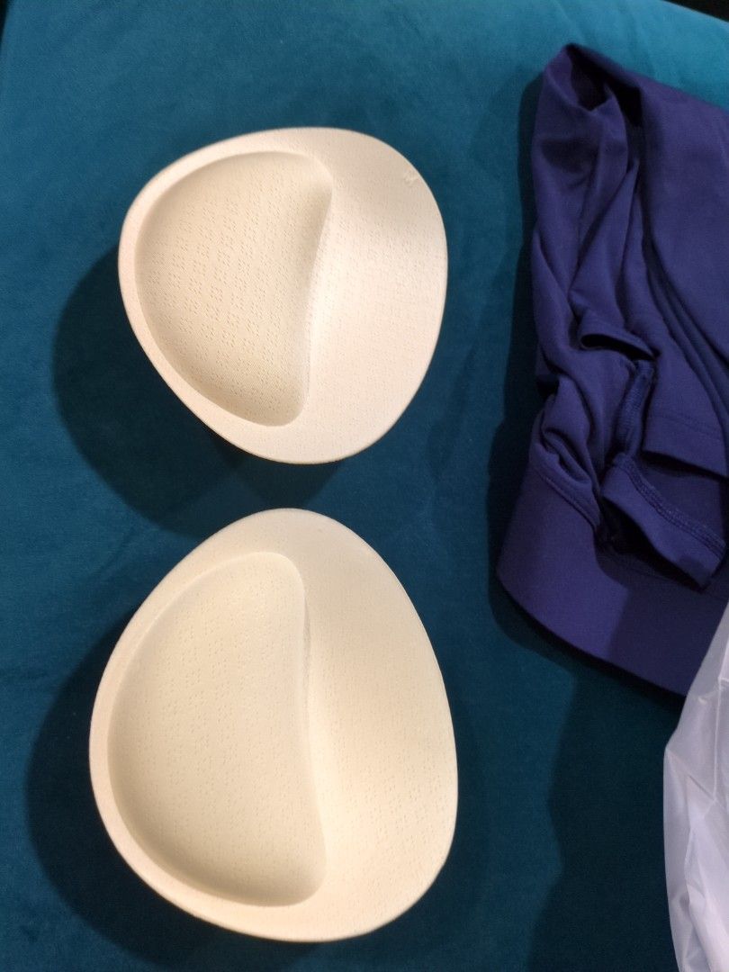 Bra padding (Category: Bikinis & Swimsuits) located in Singapore. Submitted by greenlabels (Listing ID 1349109028, Image 1). Description: increase your cup size by 2! bought for my wedding but did not use it in the end I have 3 pairs! get all 3 for $5..