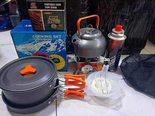 Camping cooking set