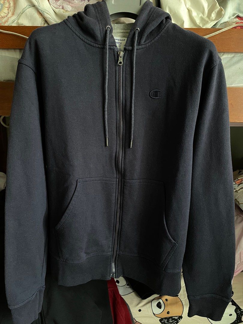 Champion Navy Zip up Hoodie - Small (Category: Hoodies) located in Los Banos. Submitted by lestralmazan (Listing ID 1349048519, Image 1). Description: Dimensions (inches): 27L x 21W Dark Navy 8.5-9/10 good condition Midweight Regular fit.