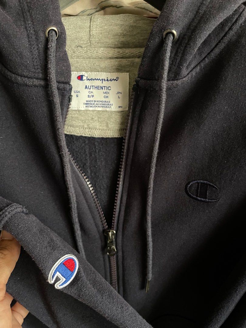 Champion Navy Zip up Hoodie - Small (Category: Hoodies) located in Los Banos. Submitted by lestralmazan (Listing ID 1349048519, Image 3). Description: Dimensions (inches): 27L x 21W Dark Navy 8.5-9/10 good condition Midweight Regular fit.