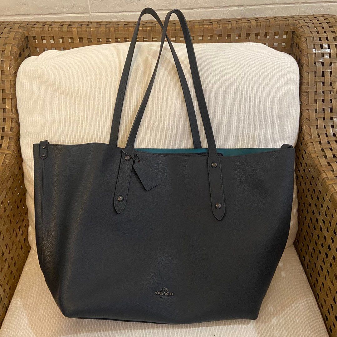 COACH Dark Blue Leather Tote Bag (Category: Tote Bags) located in Manila. Submitted by cd.declutterer (Listing ID 1349094341, Image 1). Description: Please message me for more photos. Can’t include them here due to the 10-photo limit..