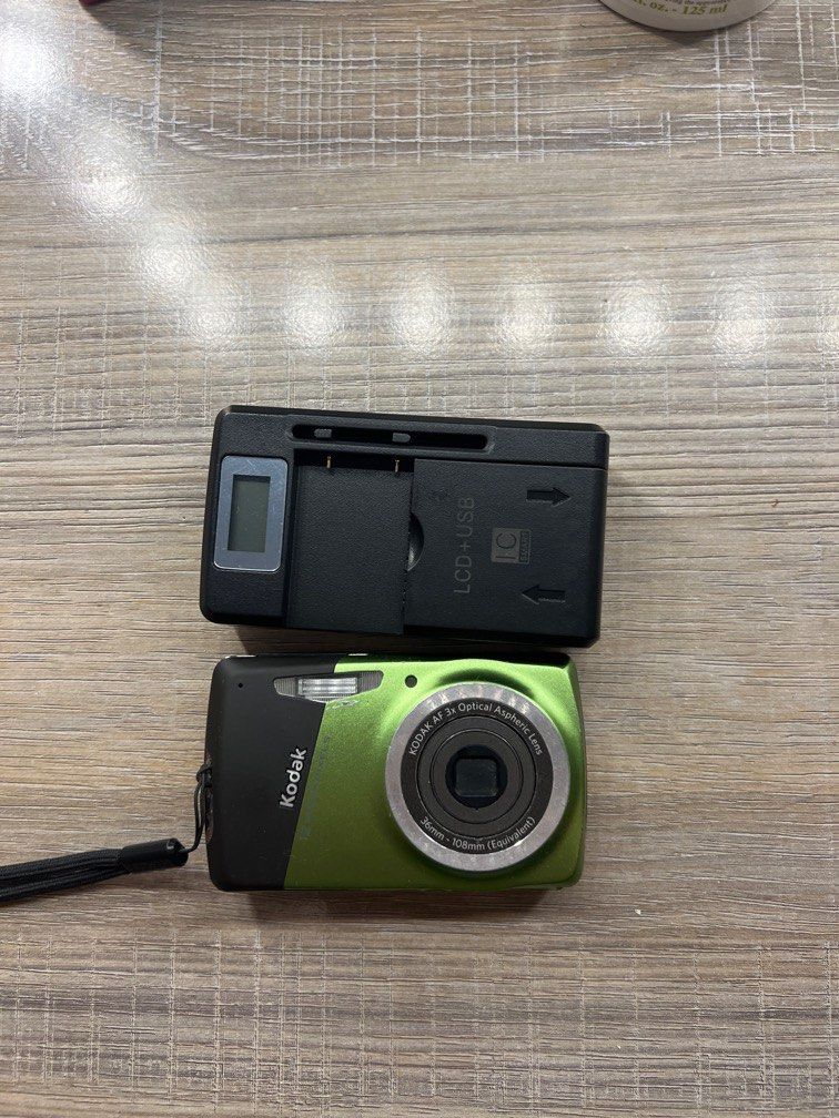 Digital Camera (Category: Cameras) located in Singapore. Submitted by vic889 (Listing ID 1349100063, Image 1). Description: Easy to use , comes with the sd card and charger. Original price 250$. Pics come out really nice .