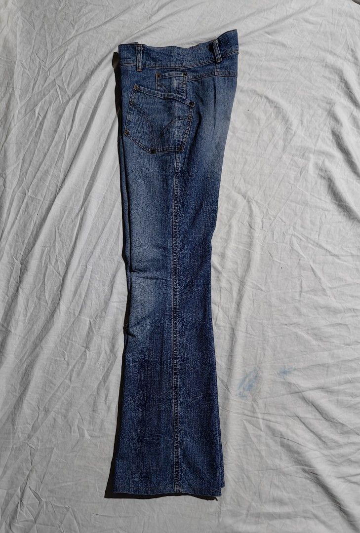 Dolce&Gabbana Women Pants (Category: Jeans) located in Baao. Submitted by chuthriftph (Listing ID 1349114694, Image 2). Description: For Sale! Dolce & Gabbana No issue Excellent Condition 350 nalang.