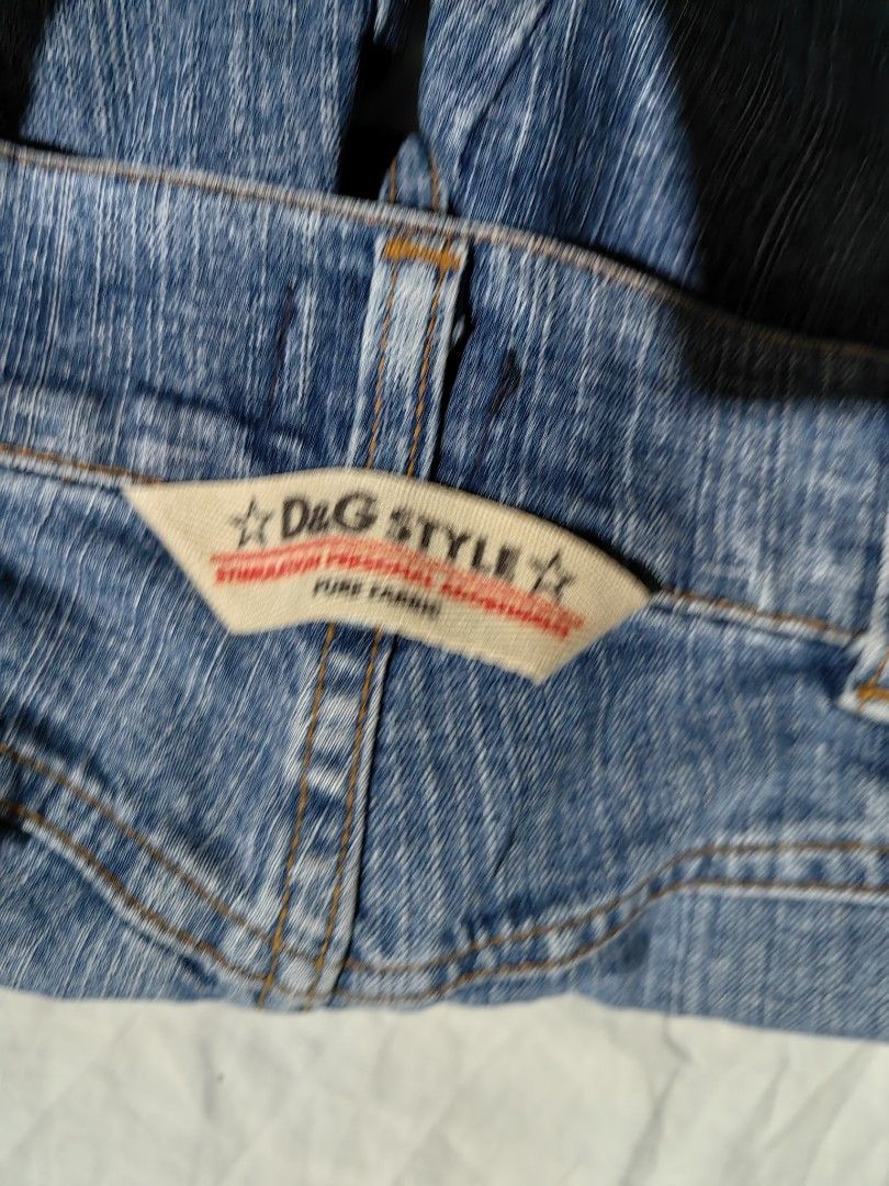 Dolce&Gabbana Women Pants (Category: Jeans) located in Baao. Submitted by chuthriftph (Listing ID 1349114694, Image 3). Description: For Sale! Dolce & Gabbana No issue Excellent Condition 350 nalang.