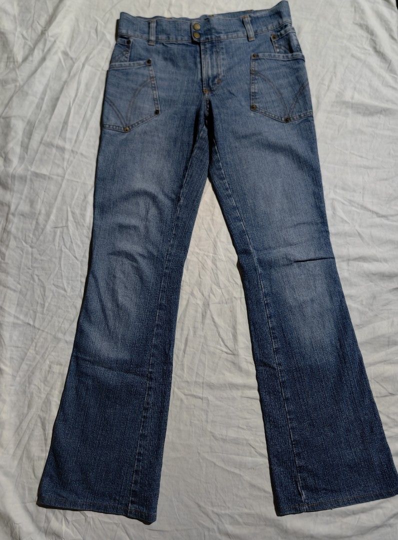 Dolce&Gabbana Women Pants (Category: Jeans) located in Baao. Submitted by chuthriftph (Listing ID 1349114694, Image 1). Description: For Sale! Dolce & Gabbana No issue Excellent Condition 350 nalang.