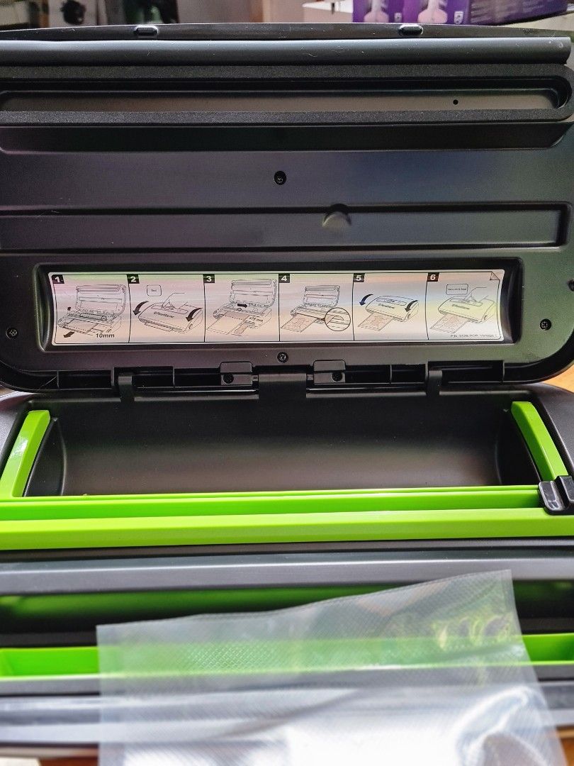 Food Vacuum Sealer (Category: Chilled & Frozen Food) located in Taguig. Submitted by roma2701 (Listing ID 1349123012, Image 3). Description: unit only no box test upon pickup.