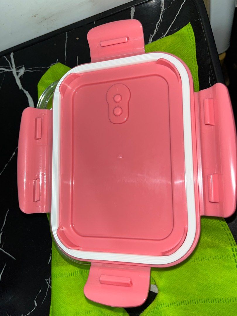 Glass Lunch Box Sealed (Category: Storage Boxes & Baskets) located in Valenzuela. Submitted by hellodianelim (Listing ID 1349136198, Image 3). Description: 700 ML Color Pink.