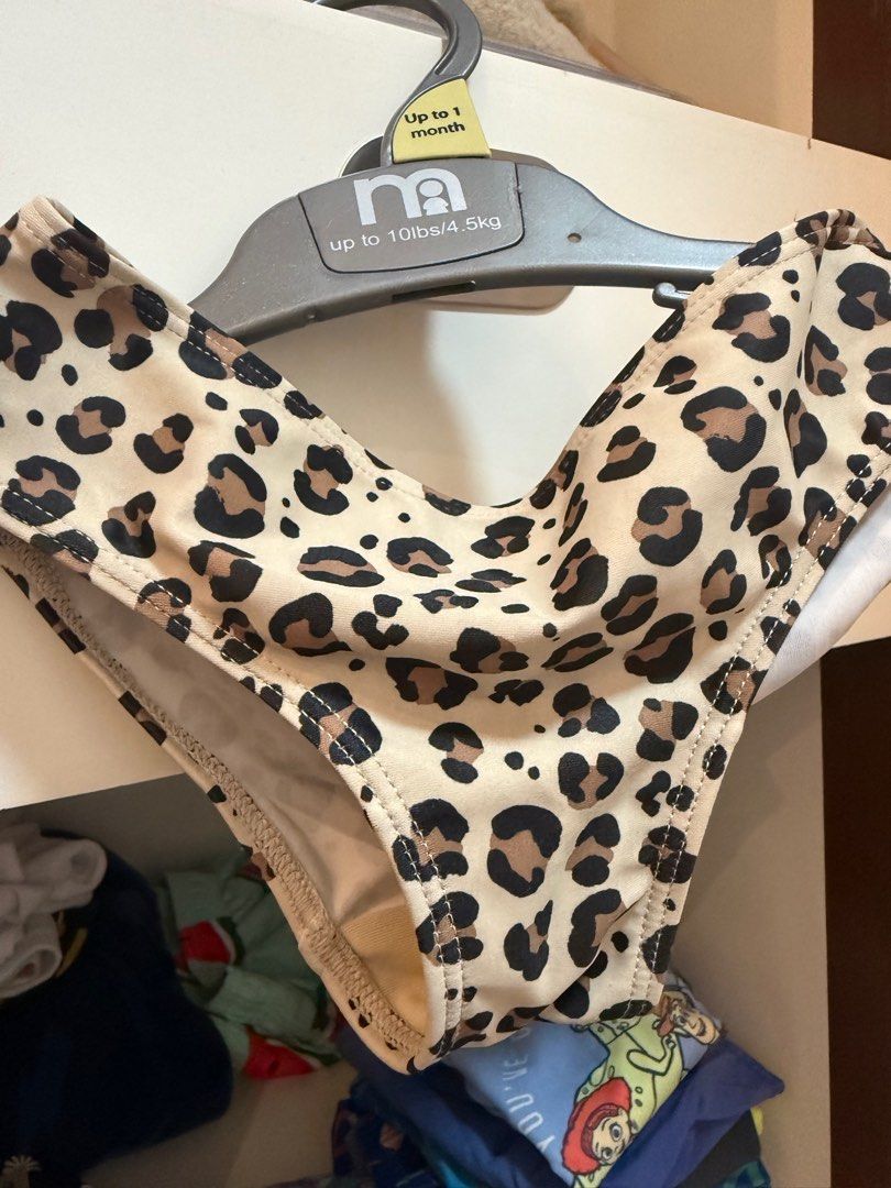 H&M Leopard 2 piece swimsuit 2-4 yo (Category: Babies & Kids Fashion) located in Pasig City. Submitted by by.hc (Listing ID 1349108032, Image 2). Description: Like new. Used once only.