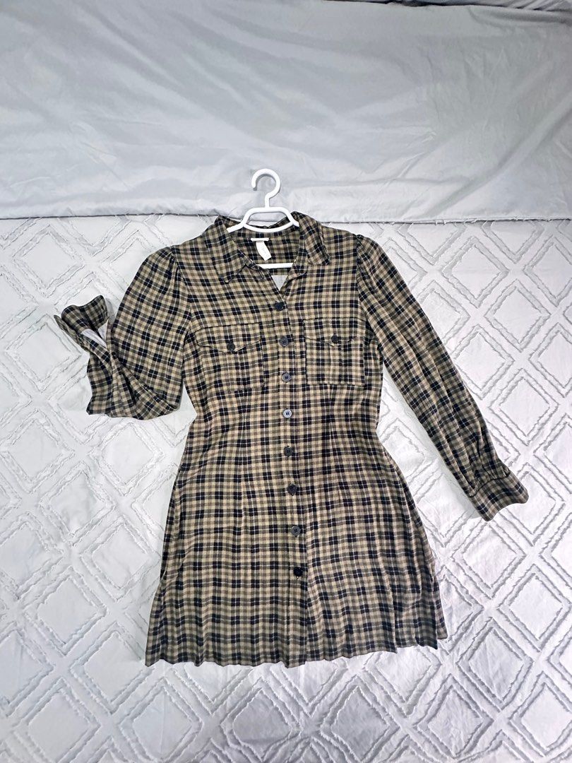 H&M Long-sleeve Mini Dress (Category: Dresses) located in Manila. Submitted by luxestuffph (Listing ID 1349062937, Image 1). Description: Used once or twice only.