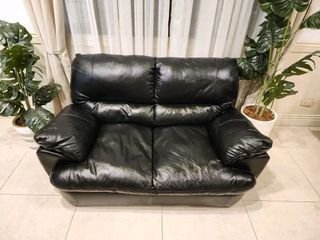 Imported sofa 2 Big seats from Japan
P11,999 only
57x34x30in
Super comfy
Heavy duty
2 Big seaters
Black Leather
Clean n Sanitized
No issue
Good condition
Minor Scratch
From Japan
Loc: Angeles City near Marquee Mall n Landers